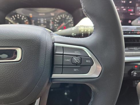 Used 2022 Jeep Compass Latitude FWD image 31