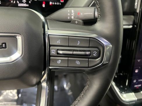 Used 2025 GMC Yukon XL Denali image 32