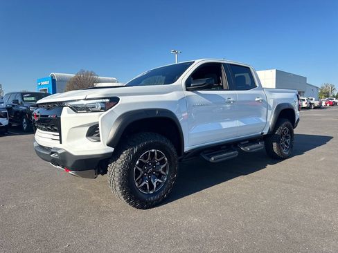 Used 2026 Chevrolet Colorado ZR2 w/ Technology Package AWD/4WD image 2