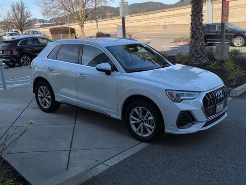 Used 2024 Audi Q3 2.0T Premium Plus w/ Premium Plus Package image 5