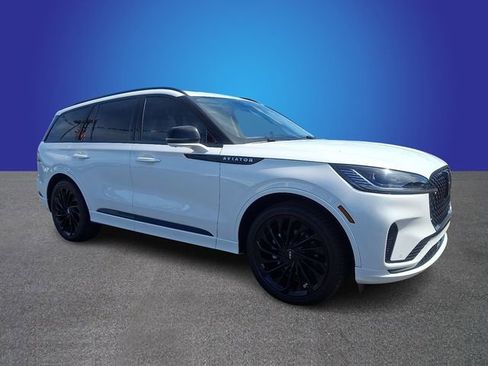 Certified 2026 Lincoln Aviator Reserve AWD/4WD image 3