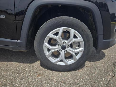 Used 2025 Jeep Compass Latitude AWD/4WD image 9