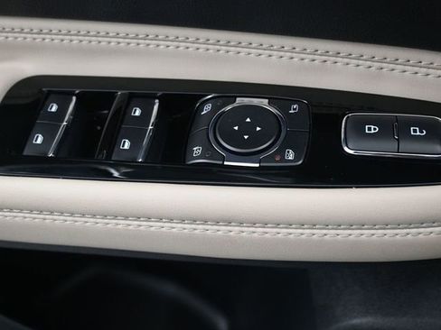 Used 2025 Lincoln Corsair Premiere image 8