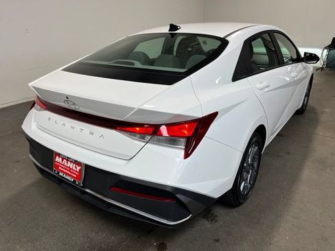 Used 2024 Hyundai Elantra SEL FWD image 3