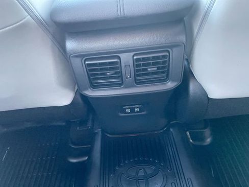 Used 2020 Toyota RAV4 Limited image 15