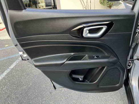 Used 2023 Jeep Compass Latitude AWD/4WD image 94