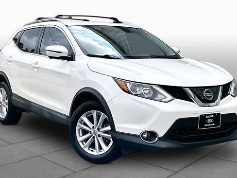 Used 2018 Nissan Rogue Sport SV w/ SV Technology Package AWD/4WD image 3