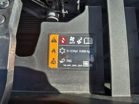 Used 2021 Chevrolet Silverado 1500 LT image 14