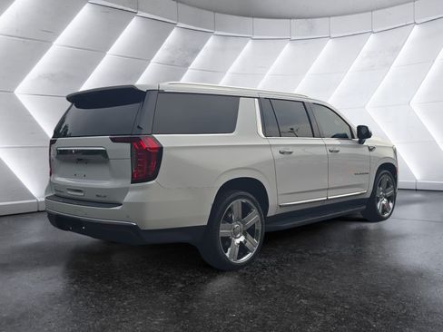 Used 2023 GMC Yukon XL SLT w/ SLT Premium Package RWD image 5