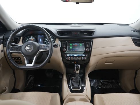 Used 2019 Nissan Rogue SV w/ Sun & Sound Touring Package AWD/4WD image 16
