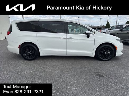 Used 2023 Chrysler Voyager LX image 8