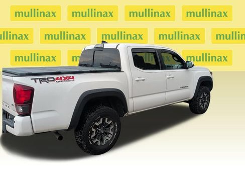Used 2019 Toyota Tacoma TRD Off-Road w/ TRD Premium Off Road Package AWD/4WD image 6