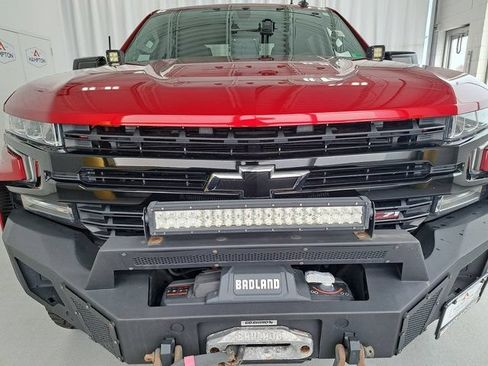 Used 2021 Chevrolet Silverado 1500 LT Trail Boss w/ LPO, Dark Essentials Package AWD/4WD image 3