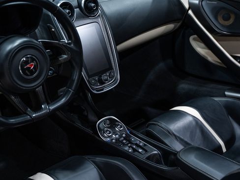 Used 2018 McLaren 570S Spider image 47