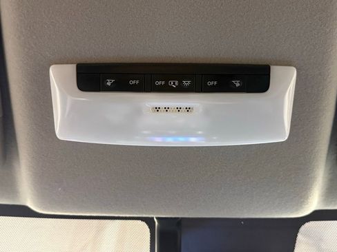 Used 2021 Nissan Versa S FWD image 19