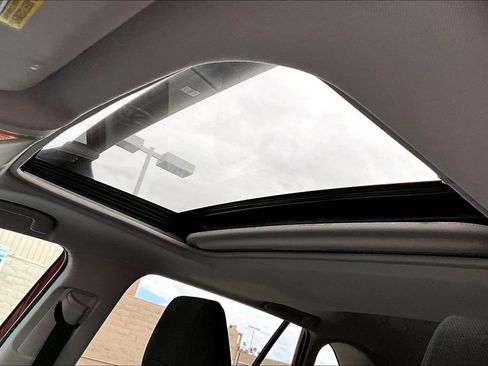 Used 2021 Toyota RAV4 XLE w/ Convenience Package image 12