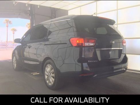 Used 2017 Kia Sedona EX FWD image 2