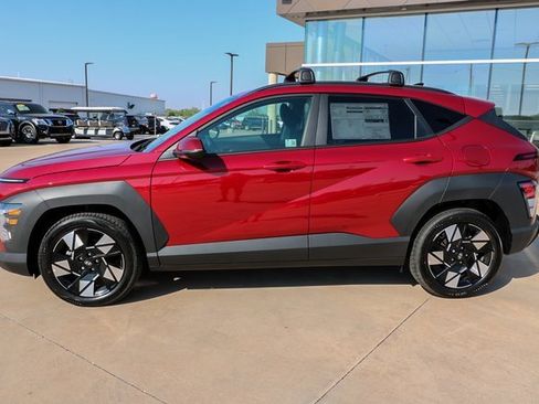Used 2025 Hyundai Kona SEL image 2
