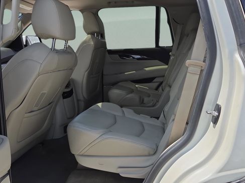 Used 2015 Cadillac Escalade Luxury AWD/4WD image 11