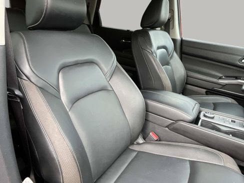 Used 2023 Nissan Pathfinder SL w/ Black Appearance Package AWD/4WD image 23