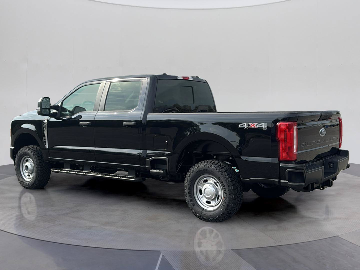 Certified 2026 Ford F250 XL w/ XL Off-Road Package AWD/4WD image 3