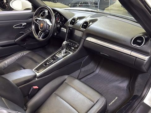Used 2018 Porsche 718 Boxster RWD image 21