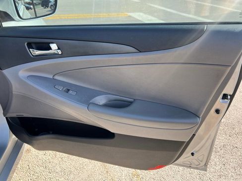 Used 2011 Hyundai Sonata SE w/ Navigation & Sunroof Pkg 4 image 18