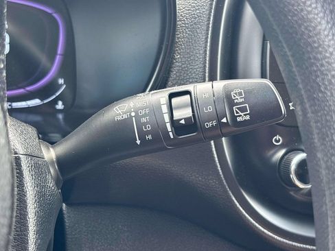 Used 2024 Kia Soul FWD image 32