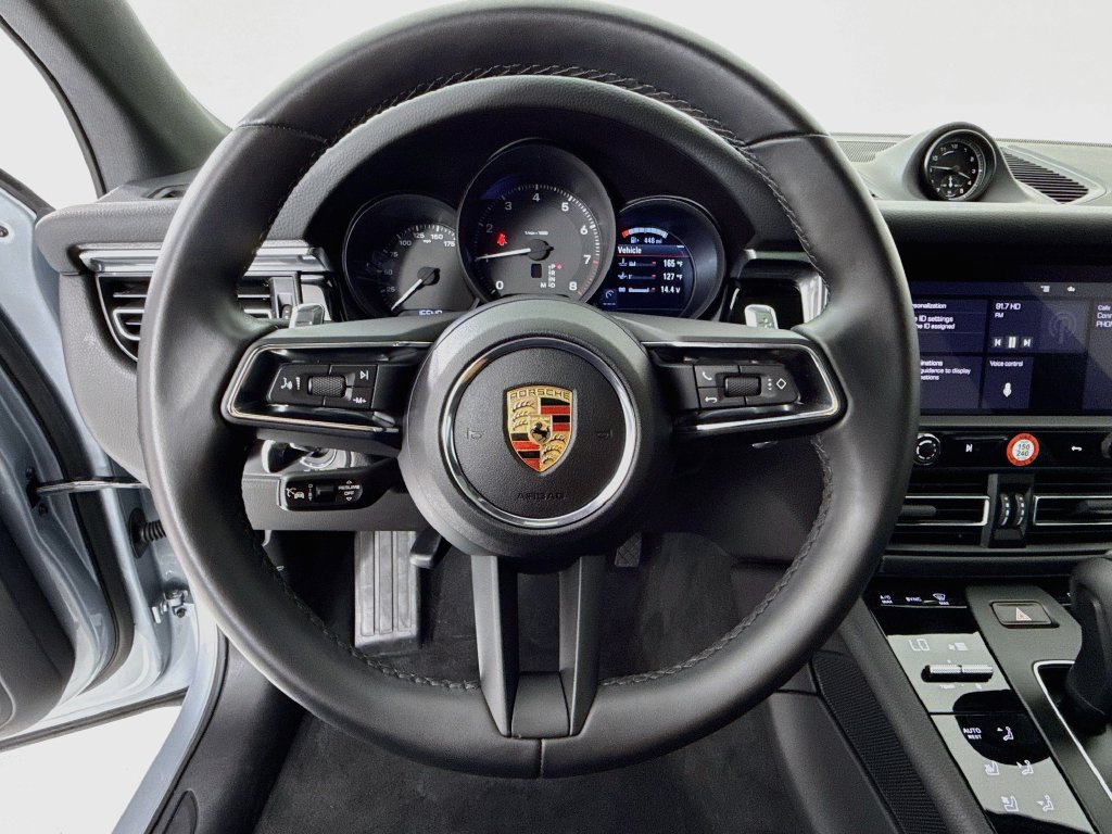 Certified 2025 Porsche Macan AWD/4WD image 15