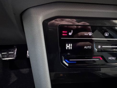 Used 2024 Volkswagen Tiguan SE R-Line image 23