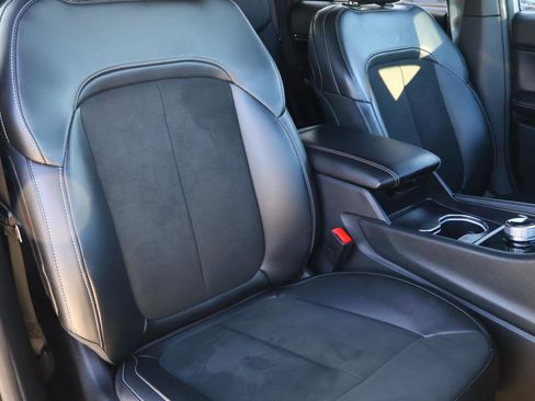 Used 2025 Jeep Grand Cherokee Altitude image 18