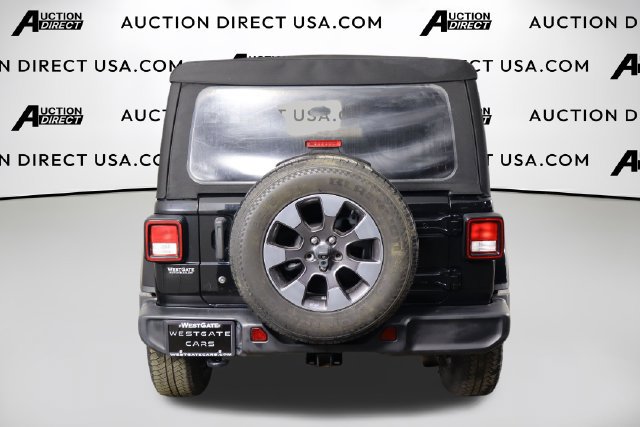 Used 2018 Jeep Wrangler Unlimited Sahara AWD/4WD image 3