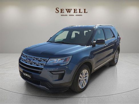 Used 2019 Ford Explorer XLT image 1