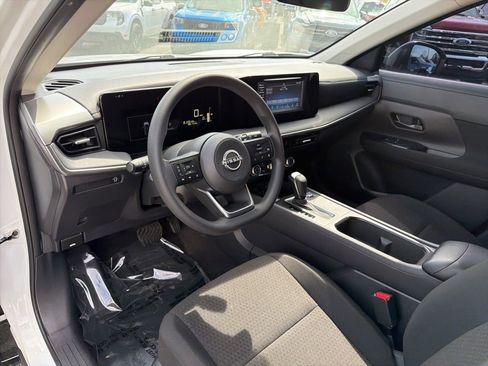 Used 2025 Nissan Kicks S image 11