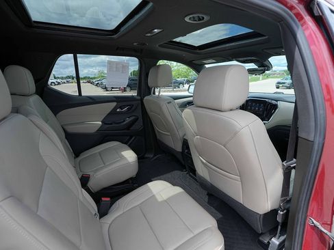 Used 2022 Chevrolet Traverse LT w/ LT Premium Package AWD/4WD image 25
