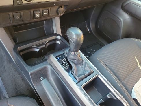 Used 2020 Toyota Tacoma SR5 image 20