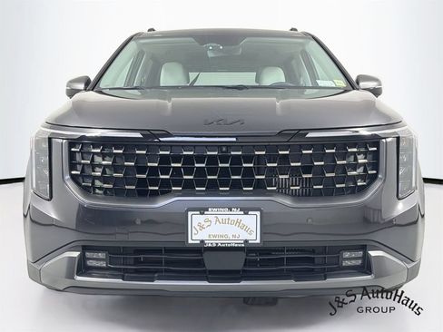 Used 2025 Kia Carnival SX w/ SX Dark Edition Package FWD image 2
