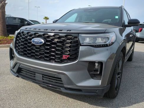 Used 2025 Ford Explorer ST AWD/4WD image 8