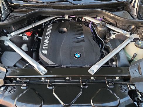 Certified 2025 BMW X7 xDrive40i w/ M Sport Package image 27
