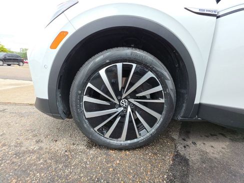 Certified 2023 Volkswagen ID.4 Pro S Plus AWD/4WD image 17