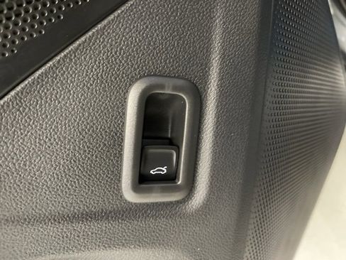 New 2026 Volkswagen Tiguan SE image 32