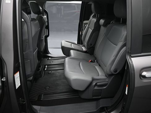 Used 2021 Toyota Sienna XLE FWD image 20