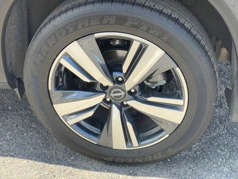 Certified 2025 Nissan Rogue SL w/ SL Premium Package AWD/4WD image 28