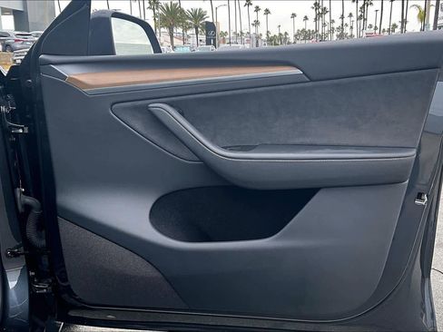 Used 2024 Tesla Model Y Long Range image 22