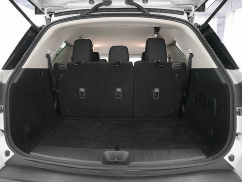 Certified 2024 Nissan Pathfinder SV image 9