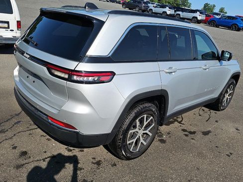 Used 2024 Jeep Grand Cherokee Limited w/ Trailer Tow Package AWD/4WD image 4