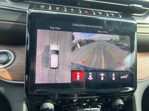 Used 2021 Jeep Grand Cherokee L Summit w/ Luxury Tech Group V image 28