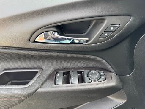 Used 2022 Chevrolet Equinox RS w/ RS Leather Package image 17