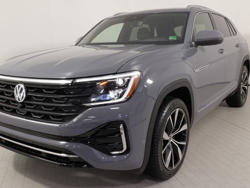 Used 2025 Volkswagen Atlas Cross Sport SEL Premium R-Line image 3