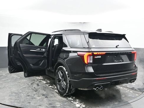 Used 2025 Ford Explorer ST image 37